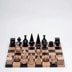 satranç taşları Man Ray resmi
